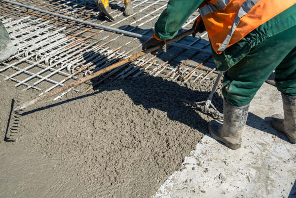 spreading concrete