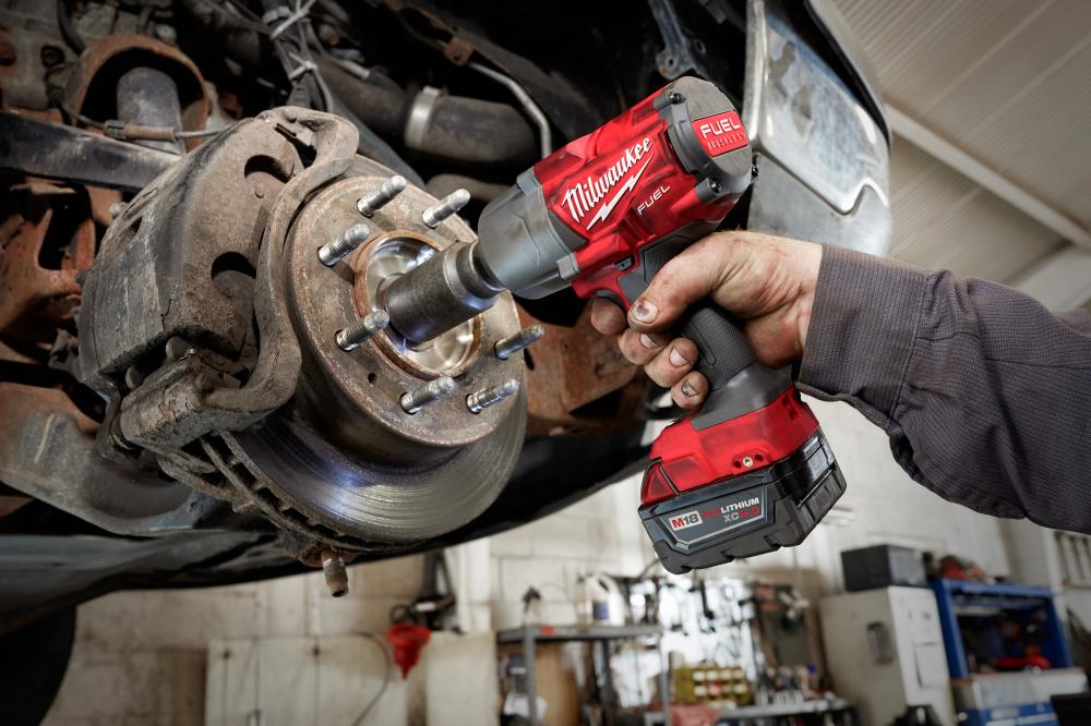 M18 FUEL™ 1/2 in. High Torque Impact Wrench with Friction Ring