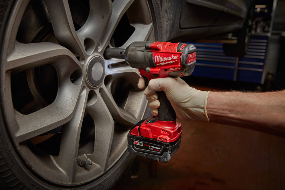 M18 FUEL™ Mid-Torque Impact Wrench 1/2 in. Friction Ring - Bare Tool